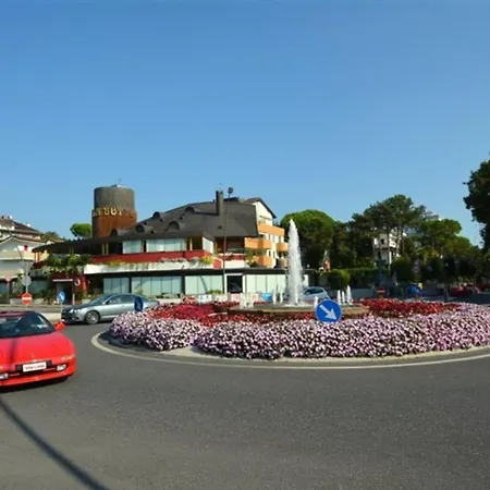 Comfortable Flat With Balcony For 5 Guests In Lignano Sabbiadoro