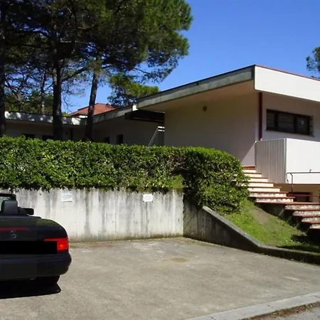 Comfortable Flat With Balcony For 5 Guests In *
