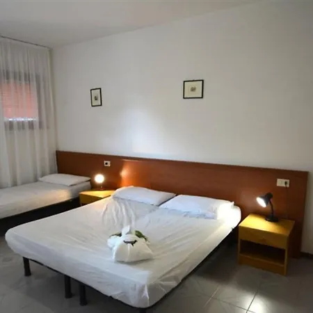Apartment Comfortable Flat With Balcony For 5 Guests In