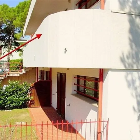 Daire Comfortable Flat With Balcony For 5 Guests In Lignano Sabbiadoro